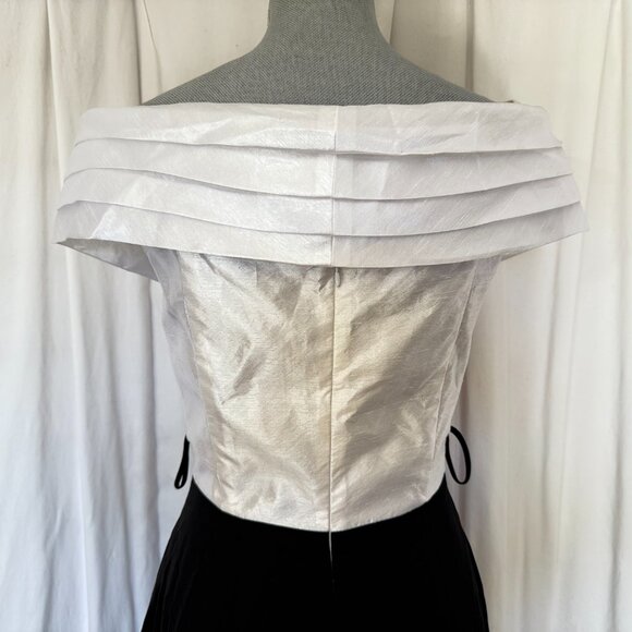 BB Collections Blk white Off Shoulder Crepe Twisted Front Taffeta Gown Dress 8 - Picture 5 of 7